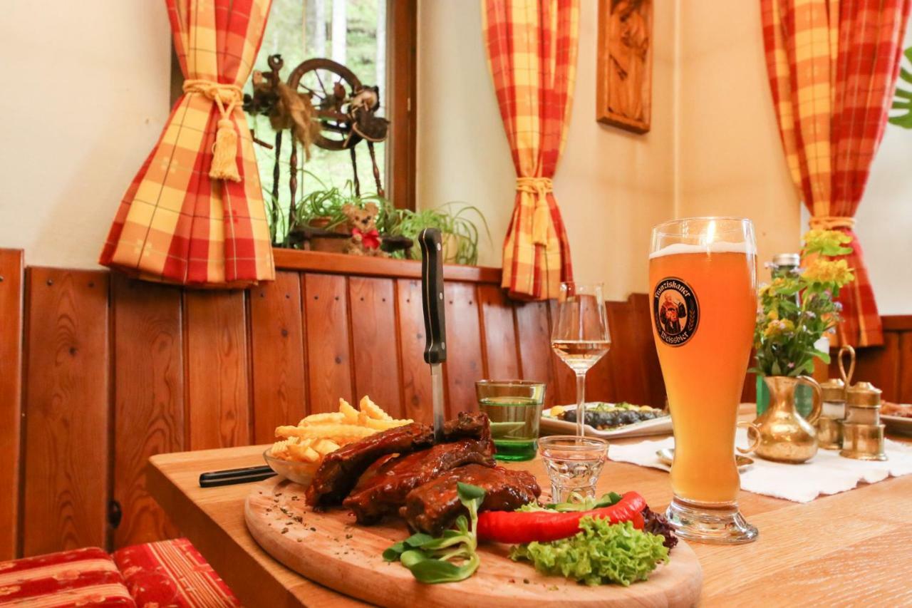 Gasthof St. Adolari Hotel Санкт Улрих ам Пилерзее Екстериор снимка