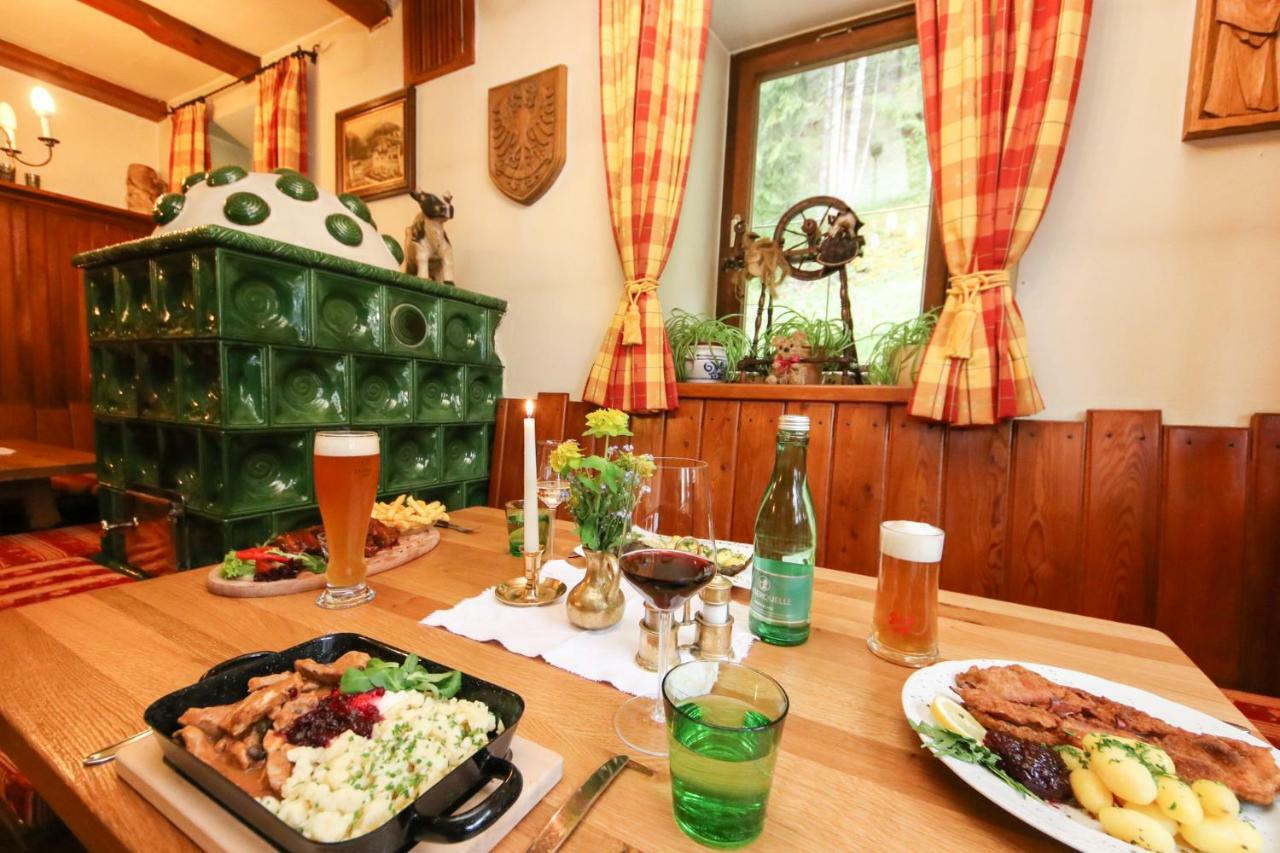 Gasthof St. Adolari Hotel Санкт Улрих ам Пилерзее Екстериор снимка